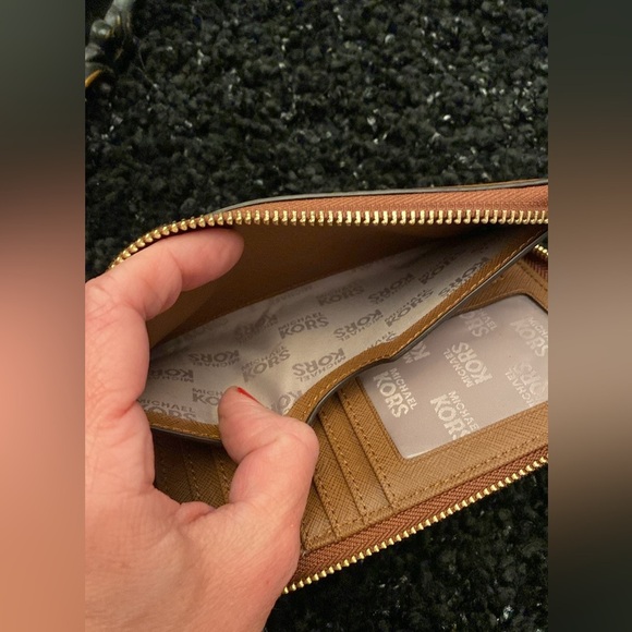 BRAND NEW Michael Kors Leather Wristlet Wallet - Picture 4 of 14